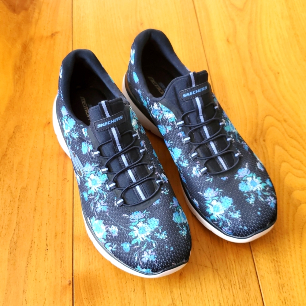 Skechers Summits Calm Harmony In Navy/Blue Floral Size 11M - Slip-On Style